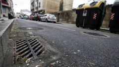 Una de las alcantarillas por las que salen los roedores en ra Albario