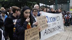 Protesta de alumnos y padres del colegio Irm�ns Villar.