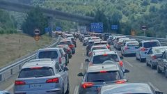 Desde las dos hasta las 15.30 decenas de coches estuvieron paralizados