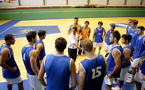 Imagen del primer entrenamiento del B�squet Coru�a en la polideportiva de Riazor.