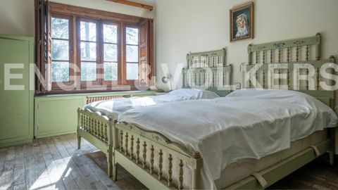 Vista del interior de la casa en San Cucao (Llanera) que vende la familia Franco