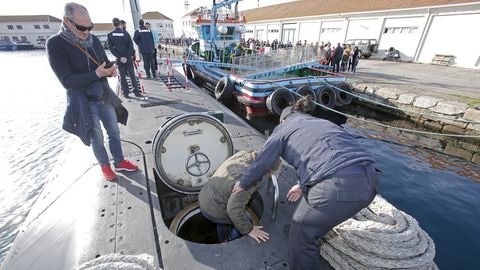 VISITAS AL SUBMARINO TRAMONTANA, ATRACADO EN LA ESCUELA NAVAL DE MAR�N
