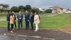 Foto de archivo de una visita del conselleiro de Sanidade a Noia para abordar el proyecto del nuevo centro de salud.