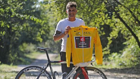 �scar Pereiro, con el maillot del Tour de Francia, en una imagen de archivo.