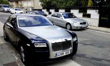 <span lang= es-es >Aficionados al lujo</span>. Figuran en las matriculaciones 8 Porsche, 7 Jaguar, un Aston Martin e incluso un Rolls Royce, lo que denota que sigue habiendo clientes con alta capacidad econ�mica.