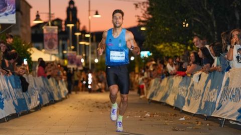 Jes�s Sainz (Chusa), del club de atletismo Sar de Santiago, en una de las carreras disputadas en verano en Mar�n.