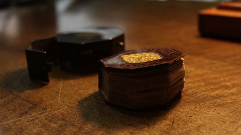 Una versi�n en miniatura del �Cor�n�, el libro m�s peque�o de la Universidad de Oviedo