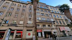 El edificio ue ya tiene licencia para ser derribado, ubicado en la calle Guti�rrez Mellado y sobre las galer�as Oliva (en el centro, en la imagen). 