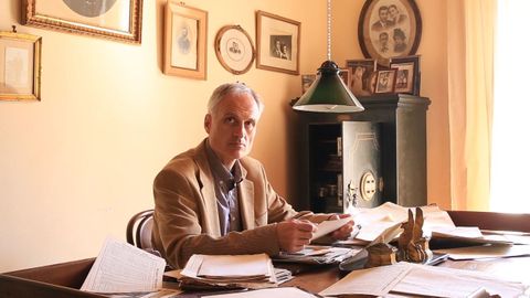 Xoán Rodríguez, en el despacho de sus antepasados en la casa familiar de Vilanova
