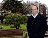 Pablo Miramontes, en la Praza de Galicia, a unos metros de la lencer�a de sus padres.