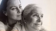 Lola Herrera con su hija Natalia Dicenta, en una imagen de archivo