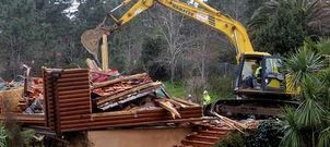 La pala regres� a la vivienda de Reboredo poco despu�s de las ocho de la ma�ana para terminar la demolici�n.