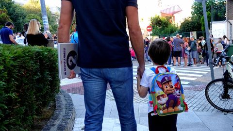 Vuelta al cole de los nios del colegio pblico Garca Barbn de Vigo.