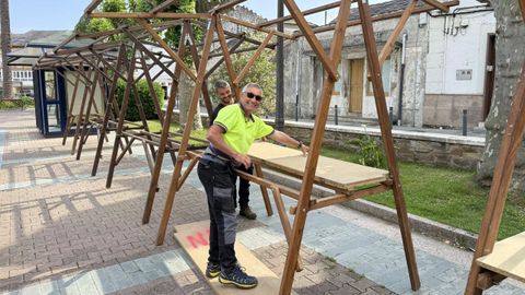 Montaje de la I Feria de Jardiner�a del Occidente de Asturias, en El Franco
