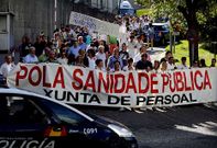 <span lang= es-es >Nueva movilizaci�n</span>. Los sindicatos de la junta de personal protagonizaron una movilizaci�n en el entorno del Hospital Xeral y clamaron contra la privatizaci�n del �rea sanitaria que, seg�n opinan, est� promoviendo la Conseller�a de Sanidade y de la que el laboratorio es un nuevo ejemplo. 