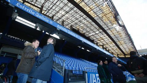 Empiezan los arreglos en la cubierta de Riazor 