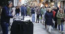 Los comerciantes animaron con m�sica y actividades la jornada especial de ventas. 