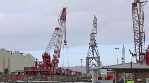 Imagen de archivo de las grúas de Navantia