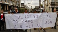 Los vecinos de O Porri�o vuelven a protestar contra el paso a nivel