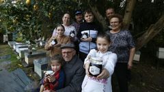Varias generaciones de la familia que regenta Casa Labradela, con el abuelo Jos� en el centro, sentado