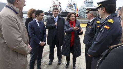 El alcalde, José Manuel Rey Varela; el delegado del Gobierno en Galicia, Pedro Blanco; y la ministra de Defensa, Margarita Robles, este jueves en Ferrol.