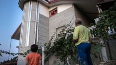 Retirada de un nivo de avispas velutinas en Ceboli�o