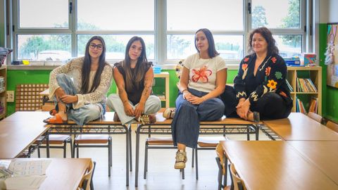 De izquierda a derecha, Nerea, Carmen, Paula y Sonia, en un aula del CPI Atios de Valdovi�o