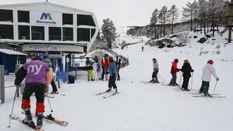La nieve cubre la estaci&oacute;n de monta&ntilde;a de Cabeza de Manzaneda