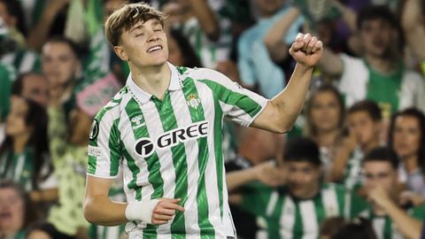 Jesús Rodríguez celebra un gol con el Betis.