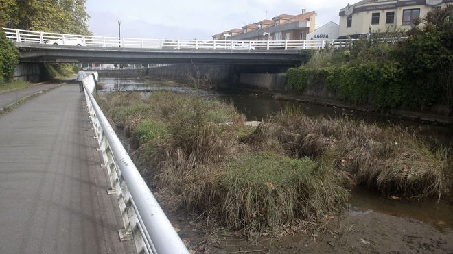 Vista del r�o Piles a su paso por el Grupo Covadonga