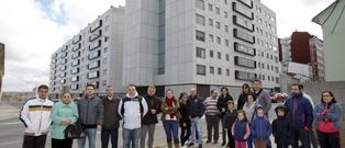 Los vecinos demandan una soluci�n urgente, despu�s m�s de un a�o, sin respuesta de la Xunta ni de la constructora de los edificios 
