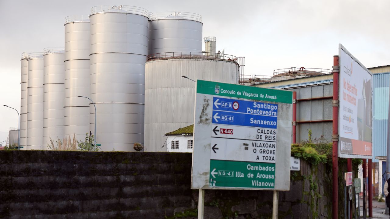Un total de 24 colectivos de la ría alegan contra el almacén de betún previsto en el Puerto de Vilagarcía