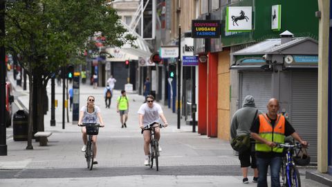 Las bicicletas se adue�an de la m�tica Oxford Street, una de las calles m�s concurridas de Londres