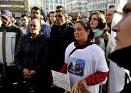Un momento de la concentraci�n que tuvo lugar ayer en la plaza de Armas. 