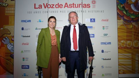 La responsable de marketing, Nuria Meana, y Antonio Romero, Director General de Caja Rural de Asturias