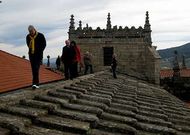 Los periodistas contemplaron el Mi�o desde una atalaya privilegiada, el tejado de la Catedral de Tui