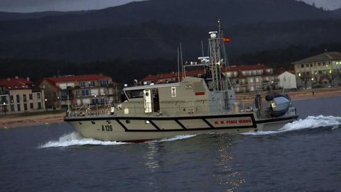 PATRULLERAS DE LA ARMADA ESPAOLA ENTRANDO EN EL CLUB NAUTICO DE RIBEIRA,