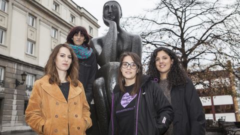 Cuatro integrantes de la comisi�n 8M en Asturias, desde la izquierda, Olga Carrasco, Agustina Guglielmetti, Laura Fern�ndez y Sara Combarros