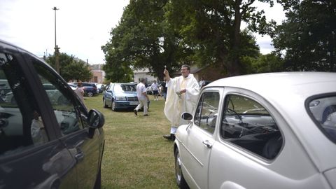 Bendición de coches en las fiestas de Muimenta