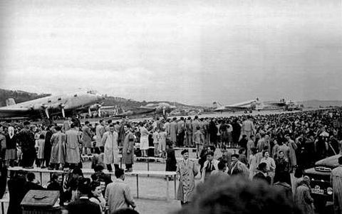 Miles de vigueses acudieron el 25 de abril de 1954 a la inauguracin de Peinador.
