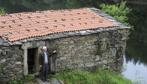 El ltimo barquero vivo del Muo de Ollares, Ramn Fernndez, detalla como era la vieja barca. 