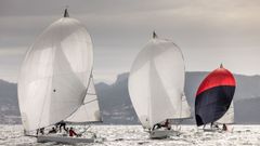 La flota de la clase J80, compitiendo en Sanxenxo.