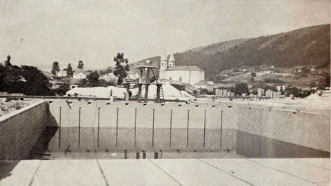 Construcci�n de la piscina de Xuvia
