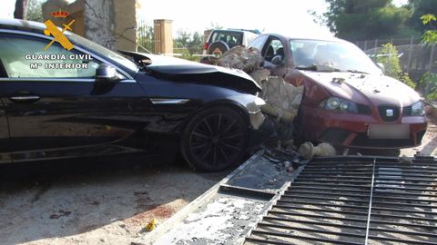 Estado en el que quedaron los veh�culos tras la colisi�n durante la huida de la v�ctima