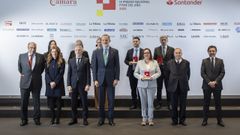 Foto de familia durante el acto de entre de premios presididos por el rey Felipe VI