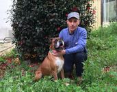 Baamonde, con el perro ayer, tras haberlo sacado de la perrera. 