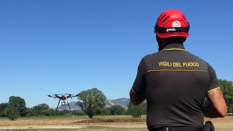 Un dron de los bomberos de Italia que opera con tecnologa de Centum
