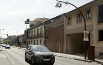 El sem�foro con c�mara de la avenida Rosal�a de Castro es el m�s temido por los conductores. 