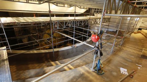Las obras de emergencia que se llevan a cabo en el Teatro Principal de Pontevedra han dejado una imagen ins�lita de la instalaci�n