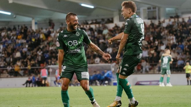 Jordan celebra con Diego Gmez el gol del canterano del Dpor en O Couto